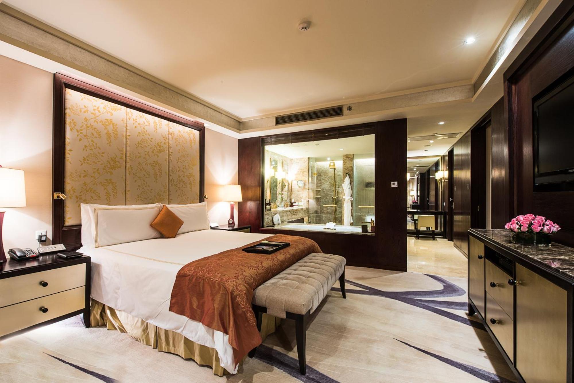 Fairmont - 20 Minutes To Forbidden By Metro 5*